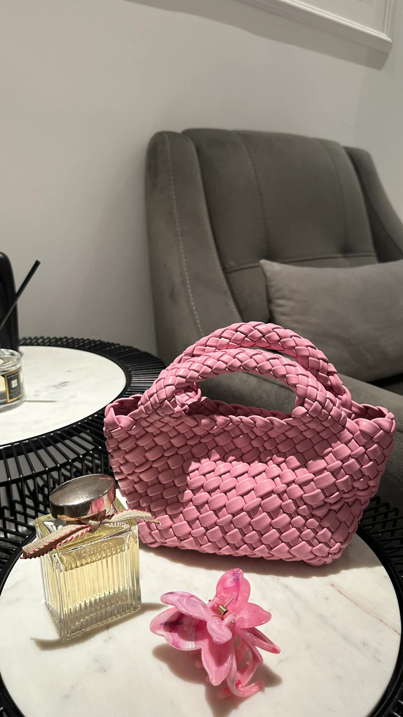 0 1   Pink Woven Bag