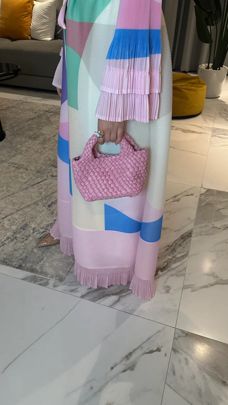 0 1   Pink Woven Bag