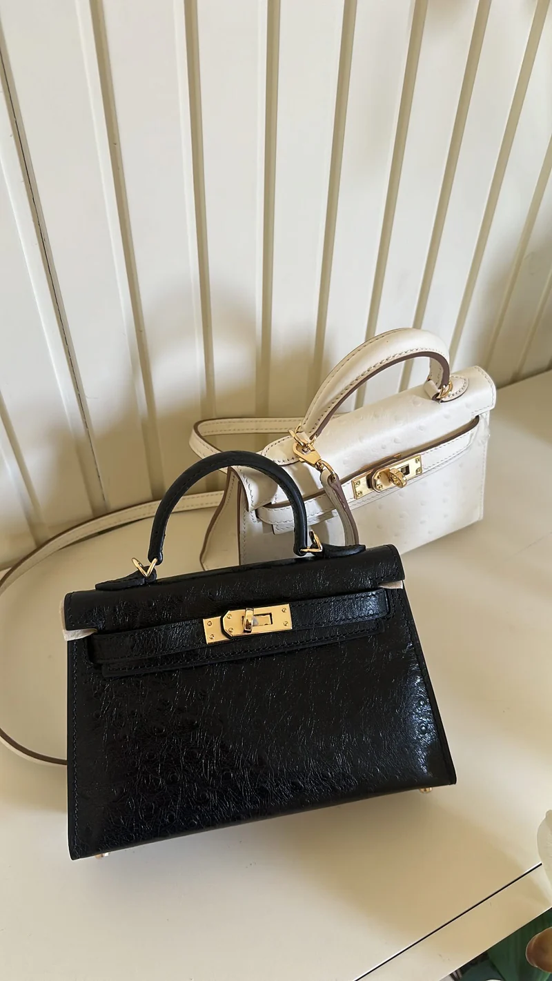 Ostrich Black Bag 19 cm