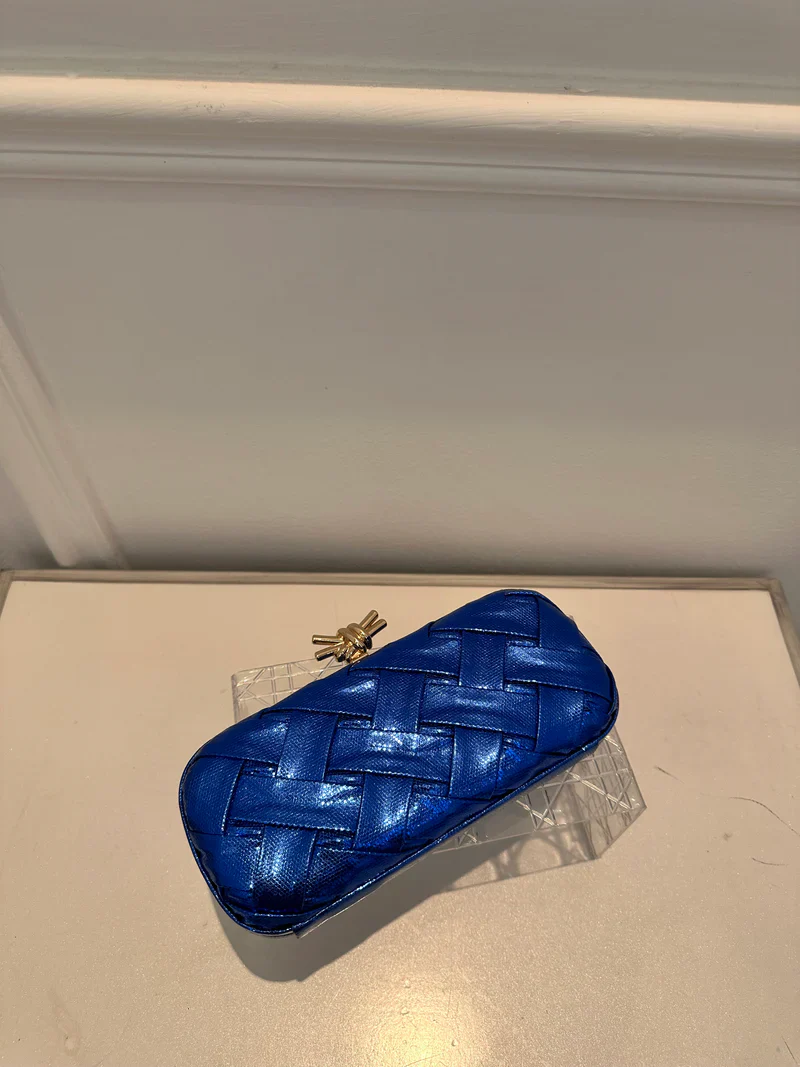 Unique Clutch – Blue